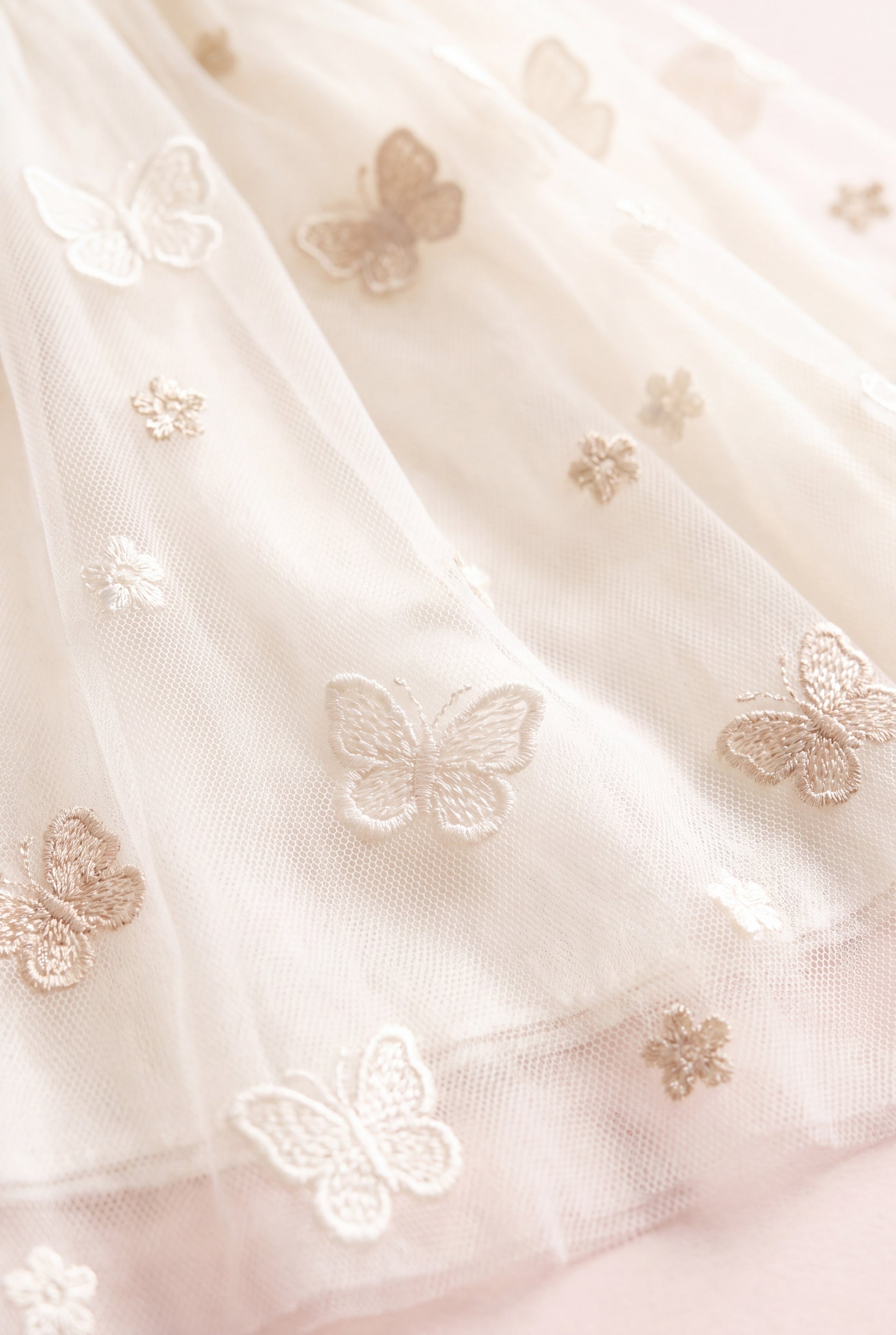 Sorbet ivory tulle fabric texture